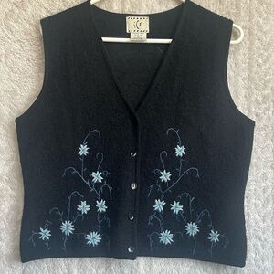 ICE Black 100% Wool Embroidered Floral Sweater Vest Sz M Boho Button Up Cottage